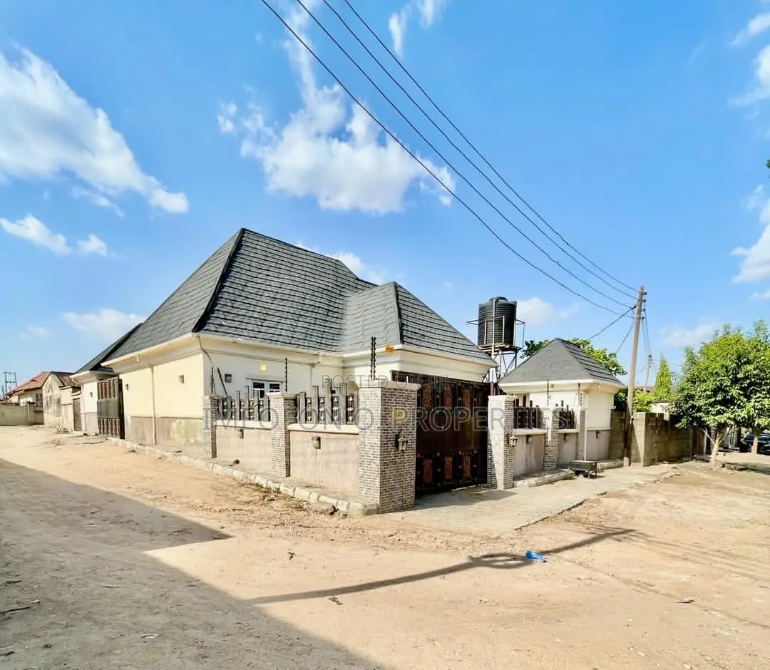 3bdrm Bungalow in Minna for sale in Minna