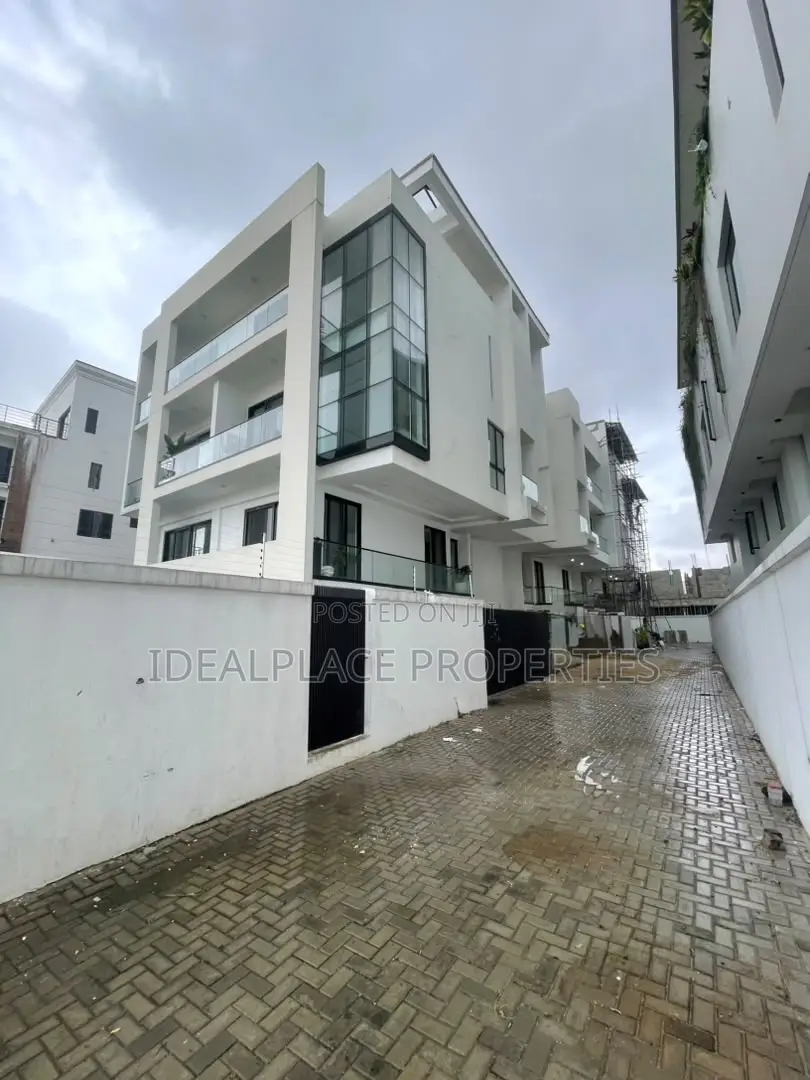 4bdrm Townhouse/Terrace in Banana Island for sale in Banana Island