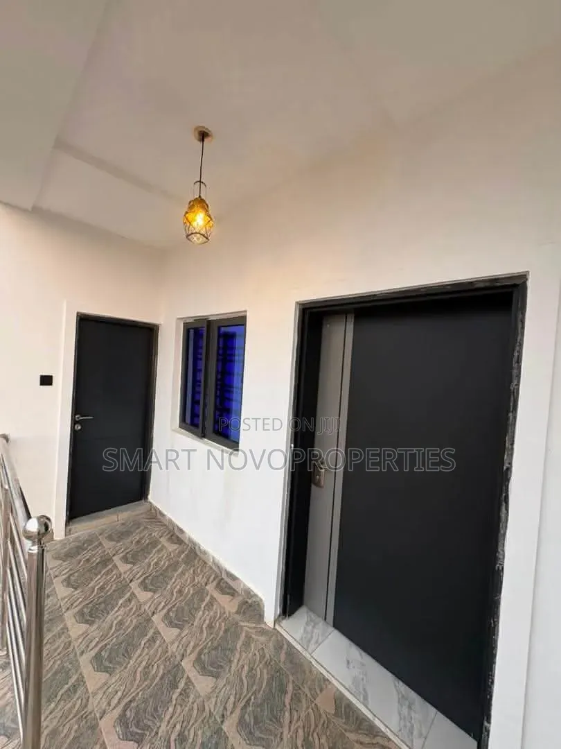 3bdrm Block of Flats in Mini Eatate, Wuye for sale in Wuye