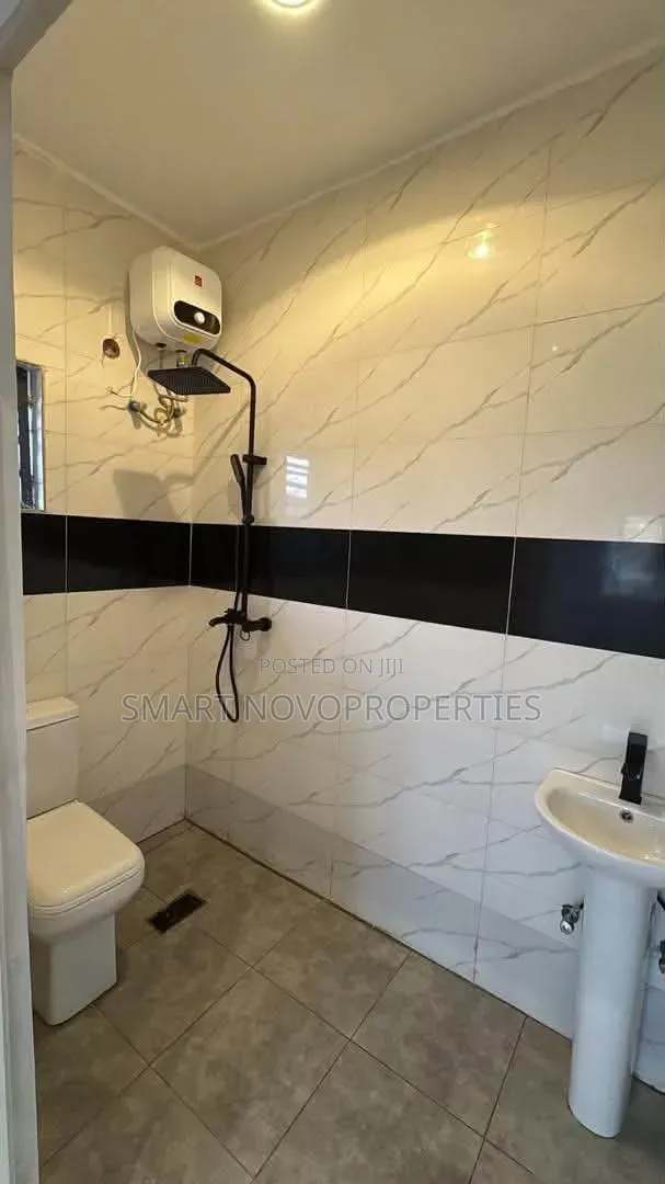 3bdrm Block of Flats in Mini Eatate, Wuye for sale in Wuye