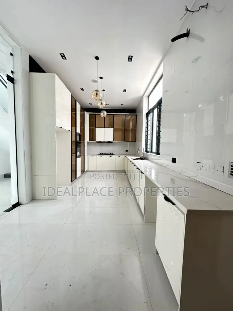 5bdrm Duplex in Ajah for sale in Ajah