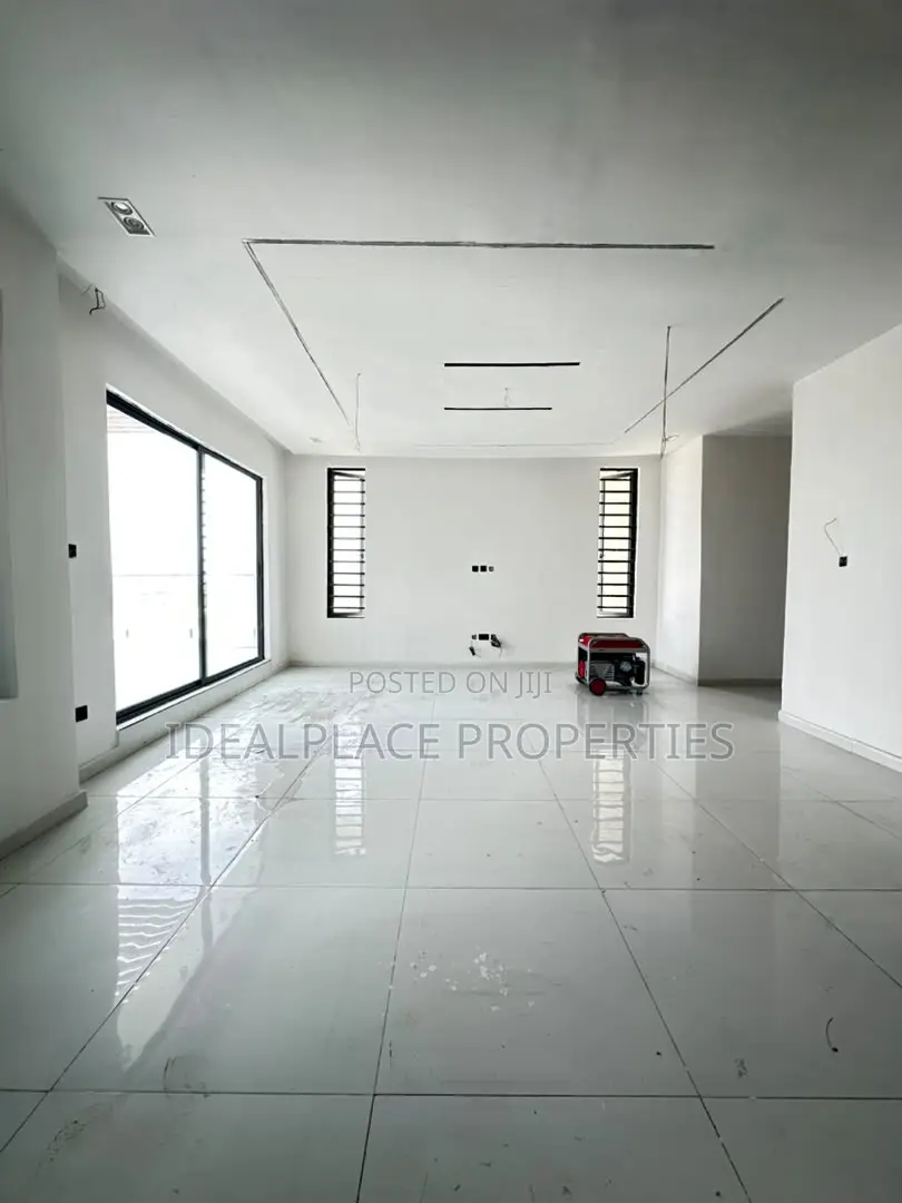 3bdrm Penthouse in Ikate for sale in Ikate