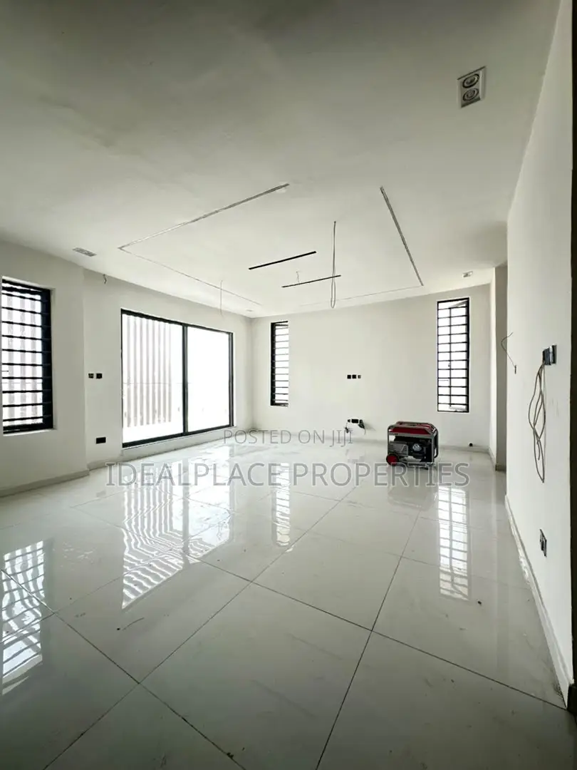 3bdrm Penthouse in Ikate for sale in Ikate