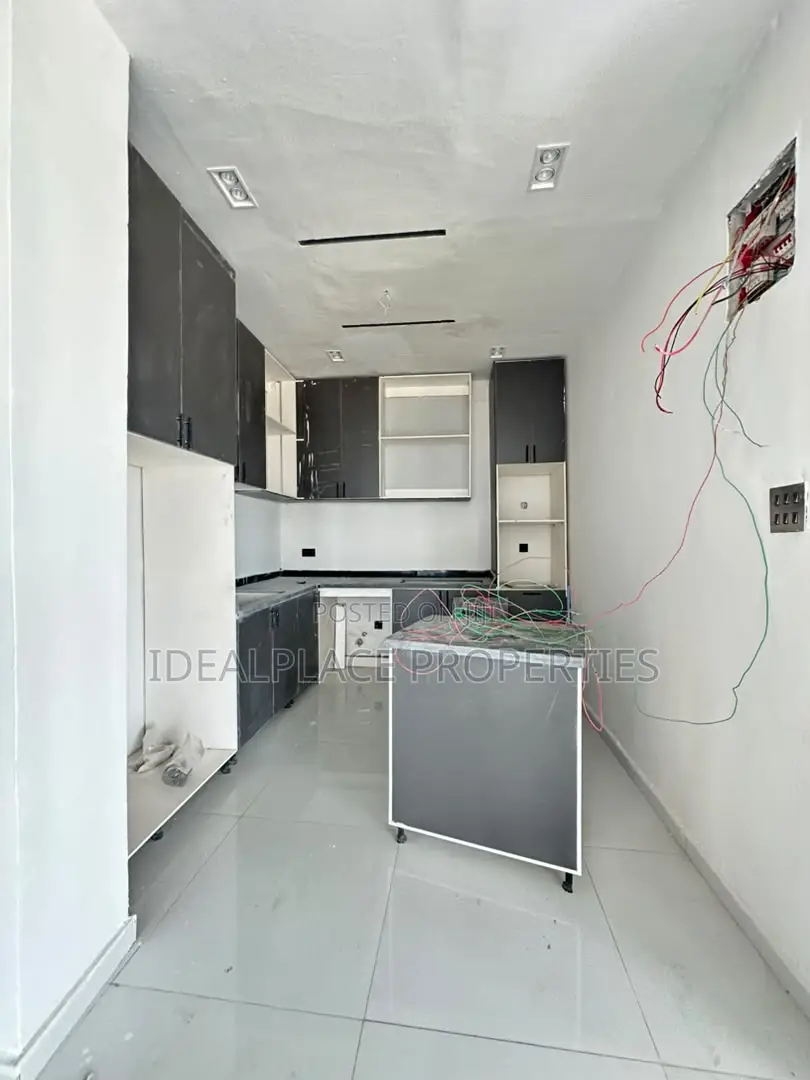 3bdrm Penthouse in Ikate for sale in Ikate