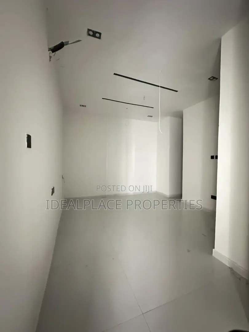3bdrm Penthouse in Ikate for sale in Ikate