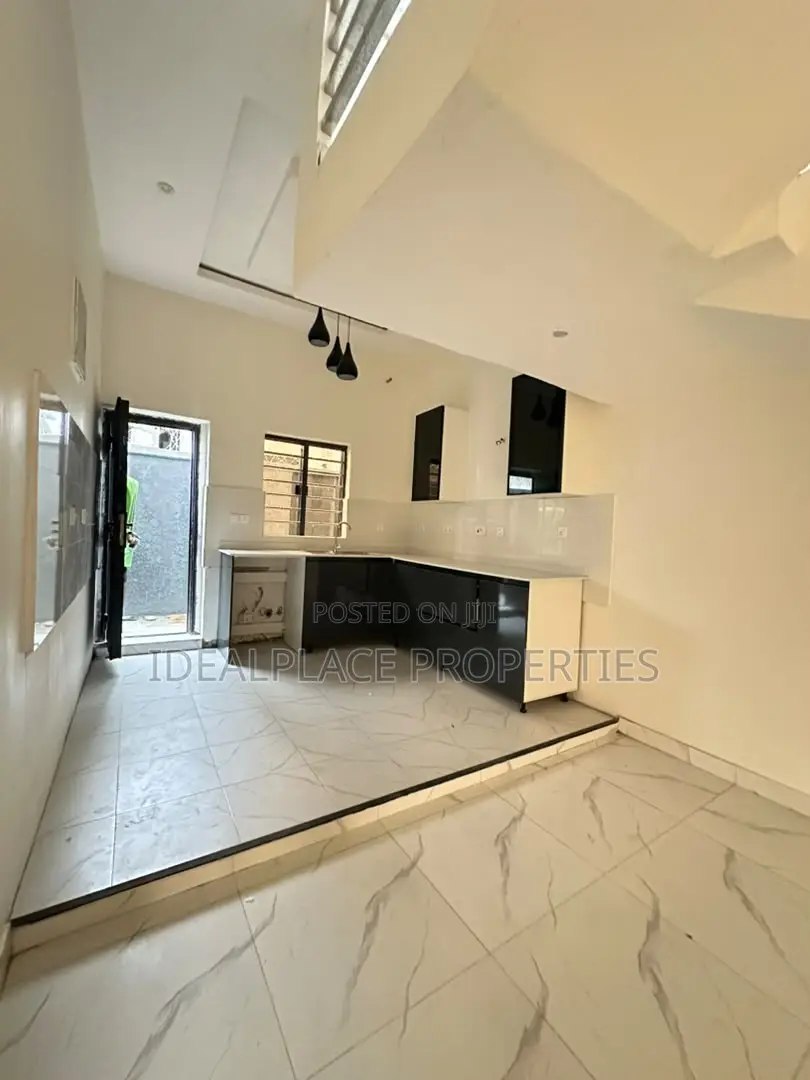 4bdrm Duplex in Lekki Phase 1 for sale in Lekki Phase 1