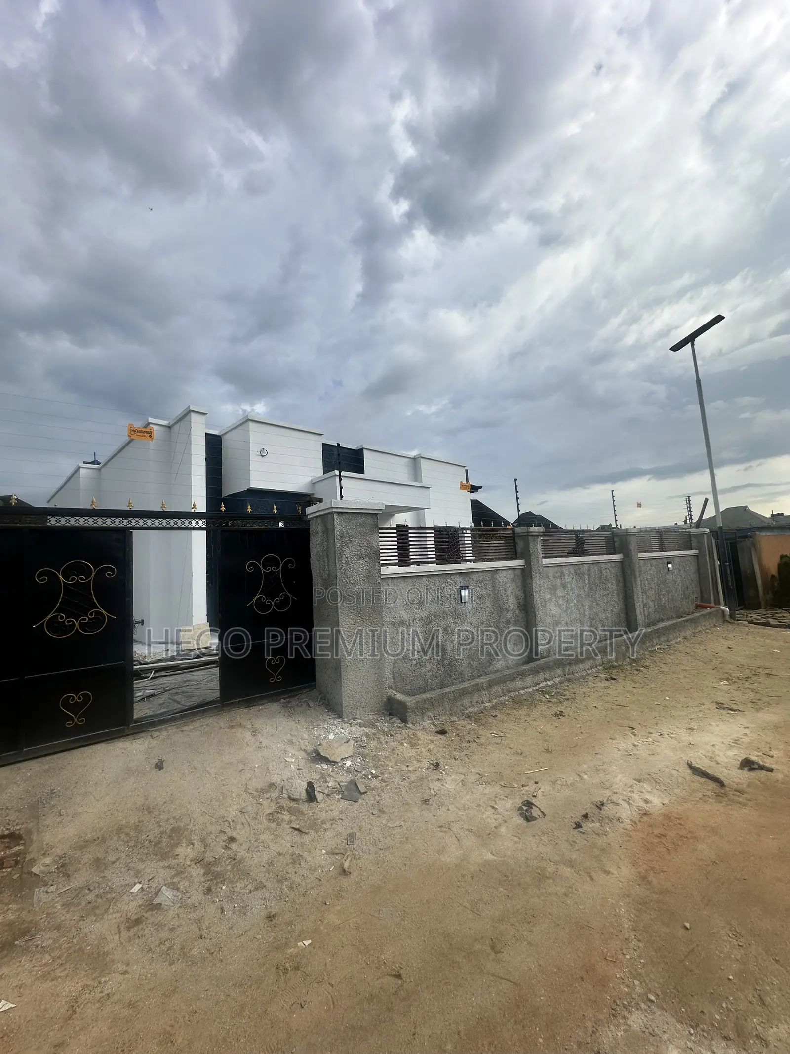 4bdrm Bungalow in Apu Road Estate, Obio-Akpor for sale in Obio-Akpor