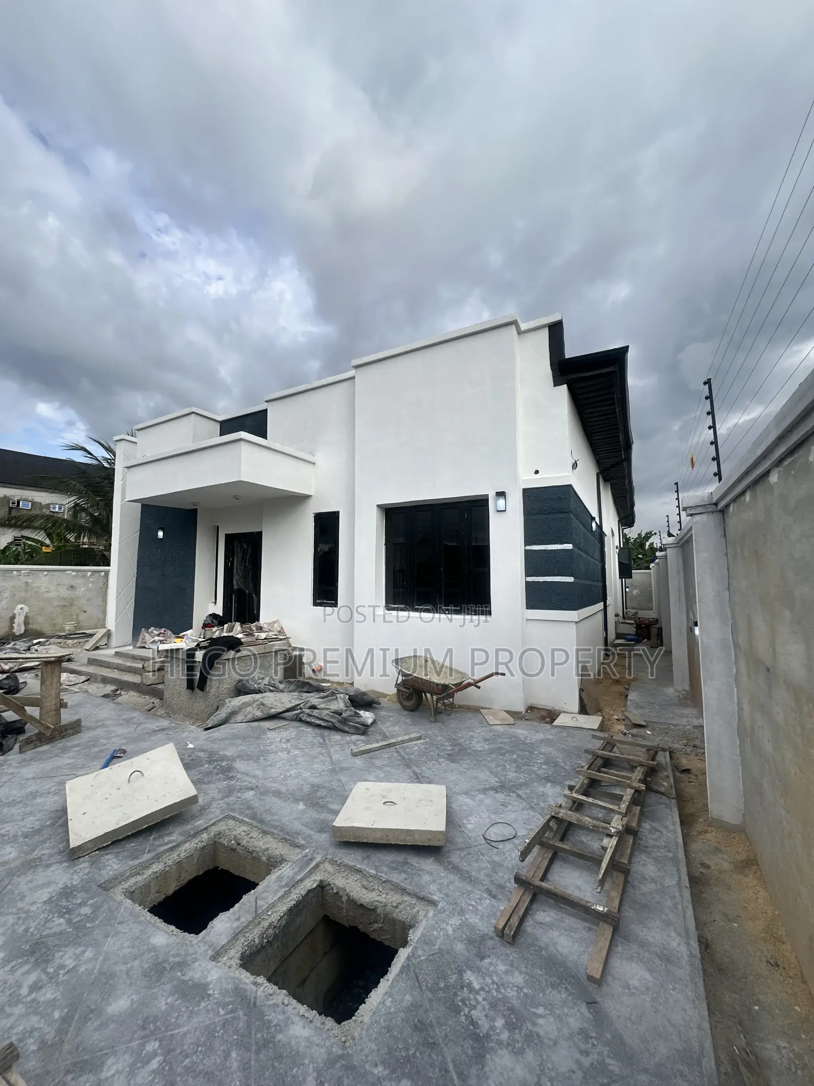 4bdrm Bungalow in Apu Road Estate, Obio-Akpor for sale in Obio-Akpor
