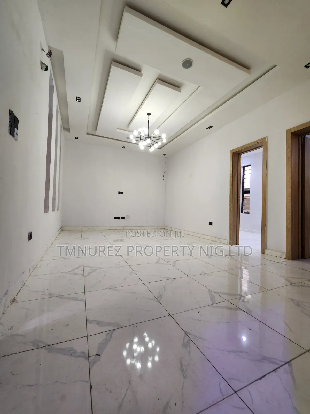 4bdrm Duplex in Chevron for rent in Chevron