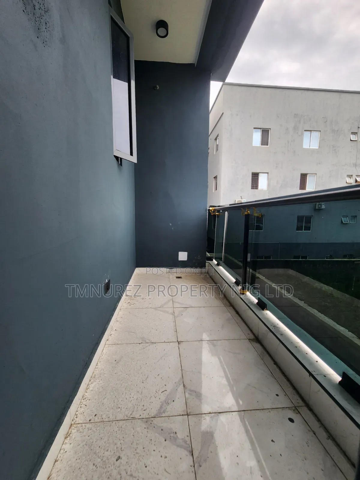 4bdrm Duplex in Chevron for rent in Chevron