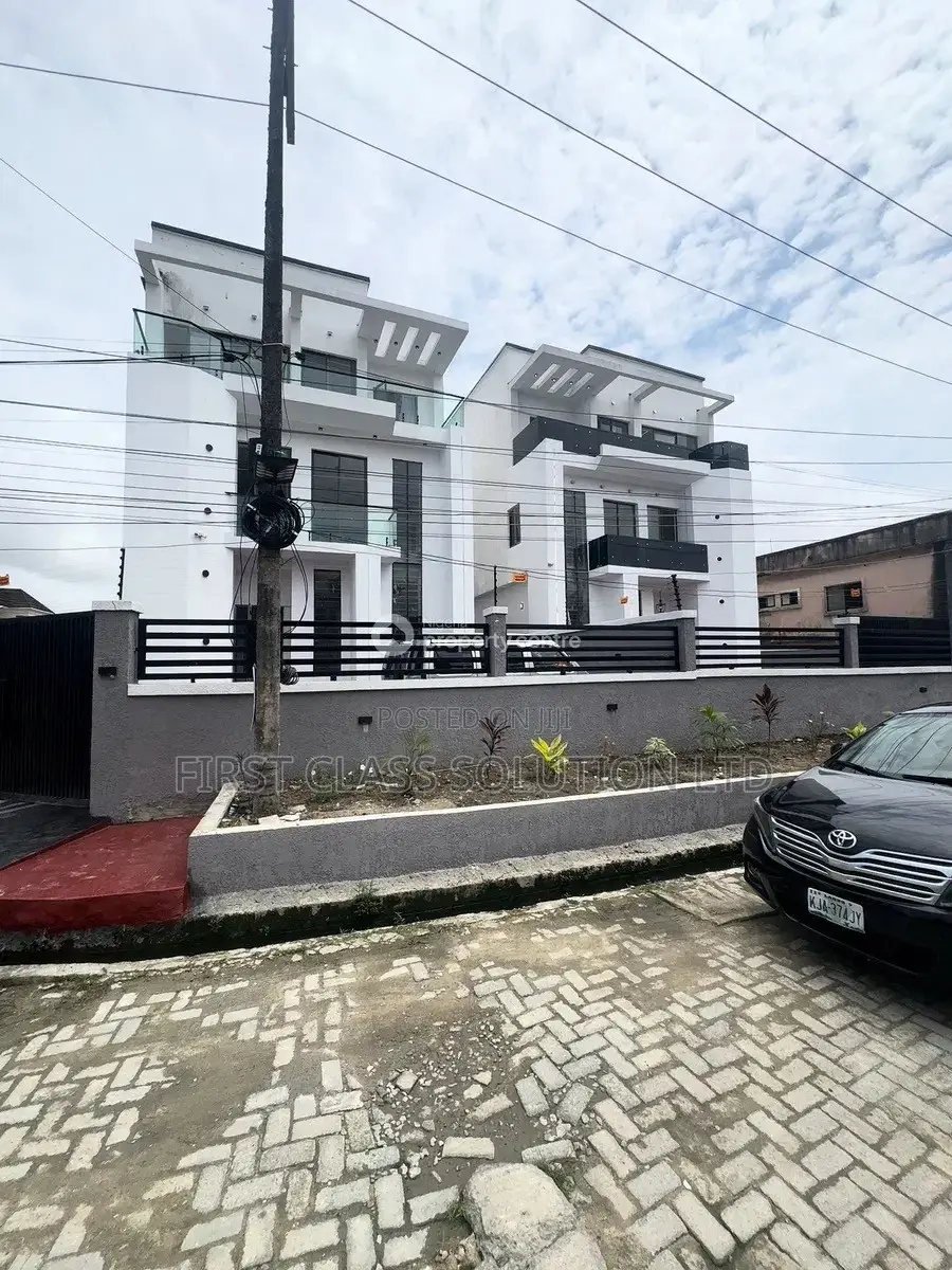 5bdrm Duplex in Idado for sale in Idado
