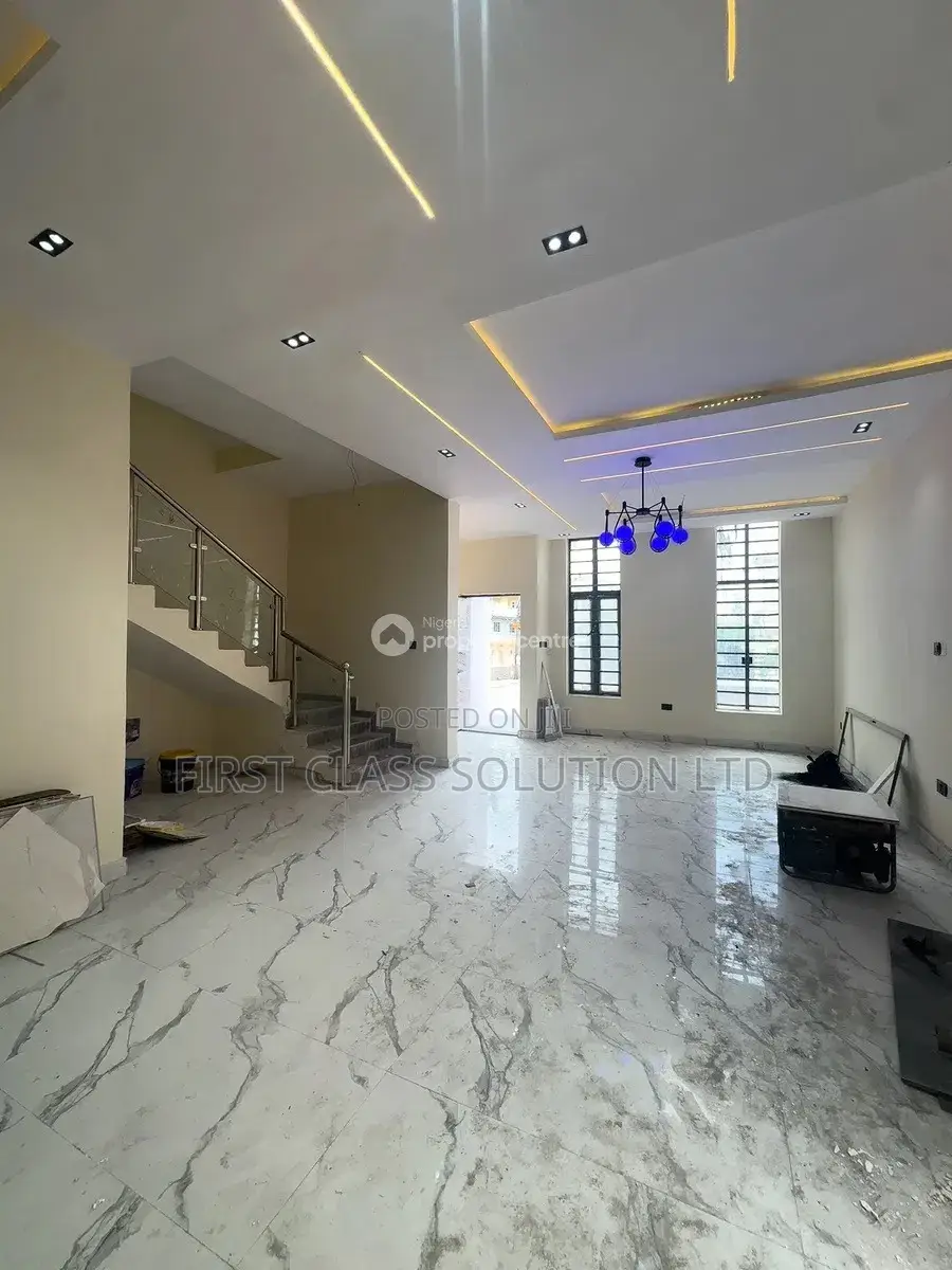 5bdrm Duplex in Idado for sale in Idado