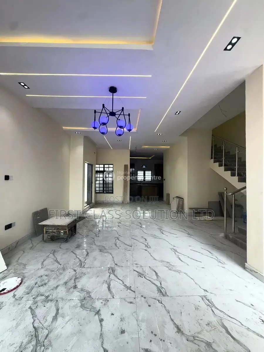 5bdrm Duplex in Idado for sale in Idado