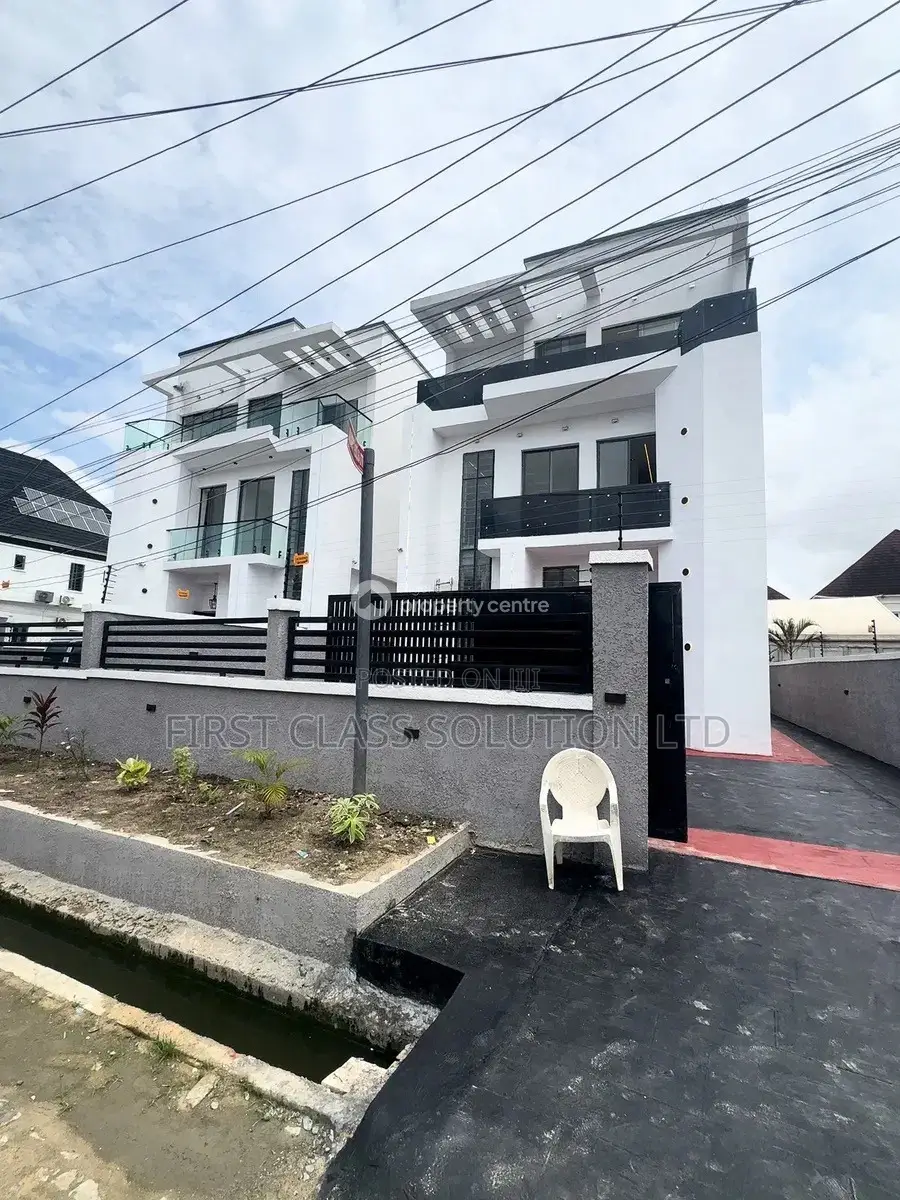 5bdrm Duplex in Idado for sale in Idado