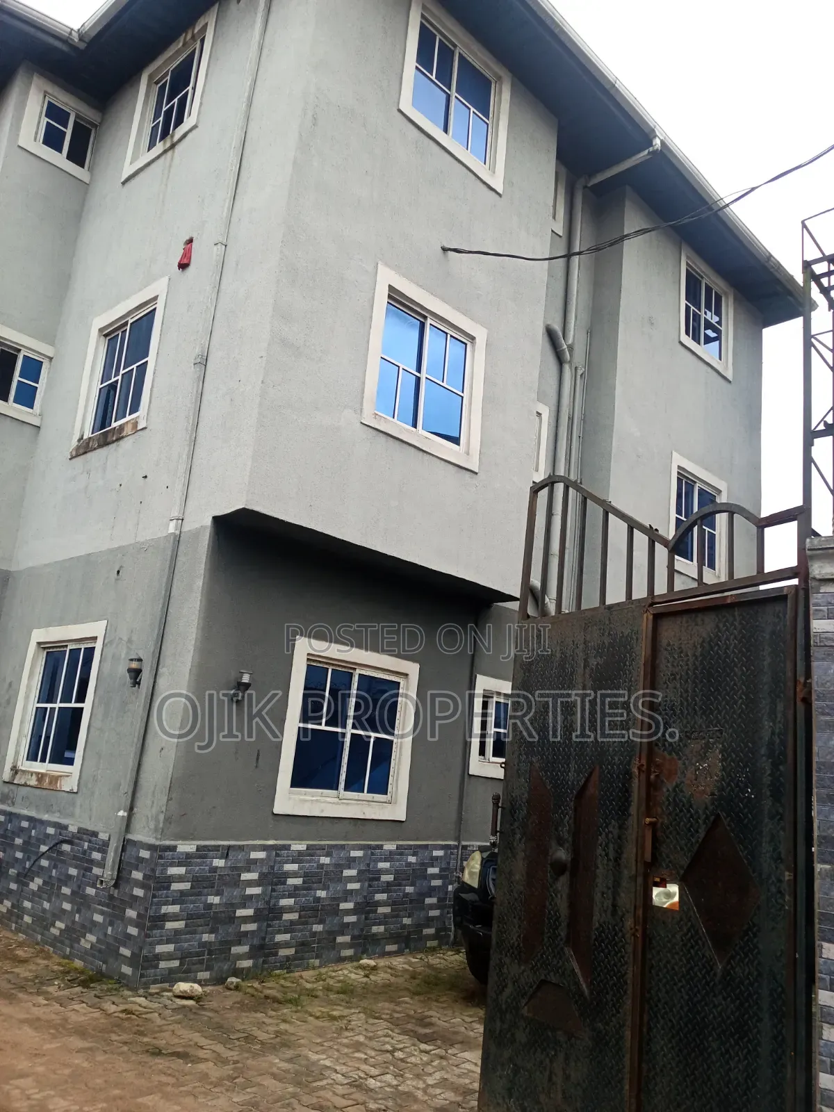 6bdrm Block of Flats in Ojik Properties, Owerri for sale in Owerri