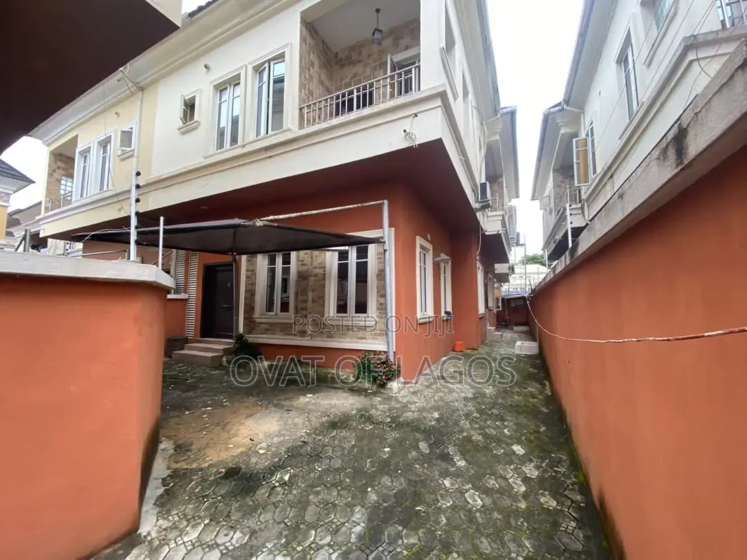 4bdrm Duplex in Chevron for rent in Chevron