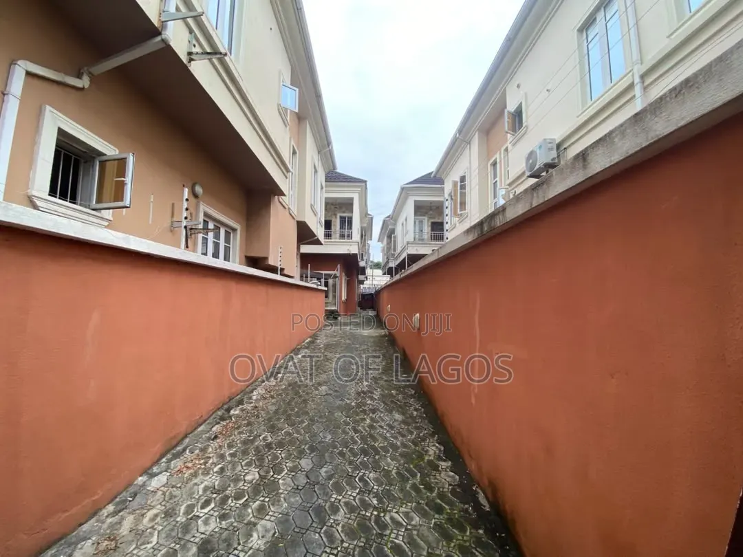 4bdrm Duplex in Chevron for rent in Chevron