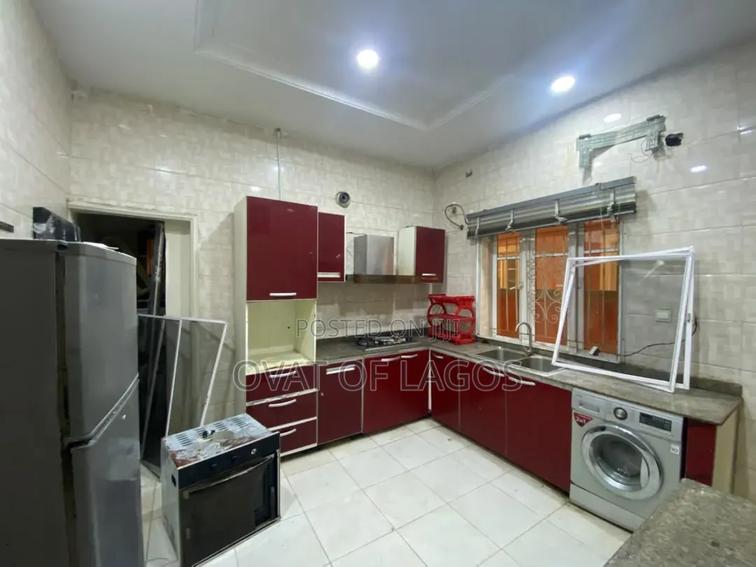 4bdrm Duplex in Chevron for rent in Chevron