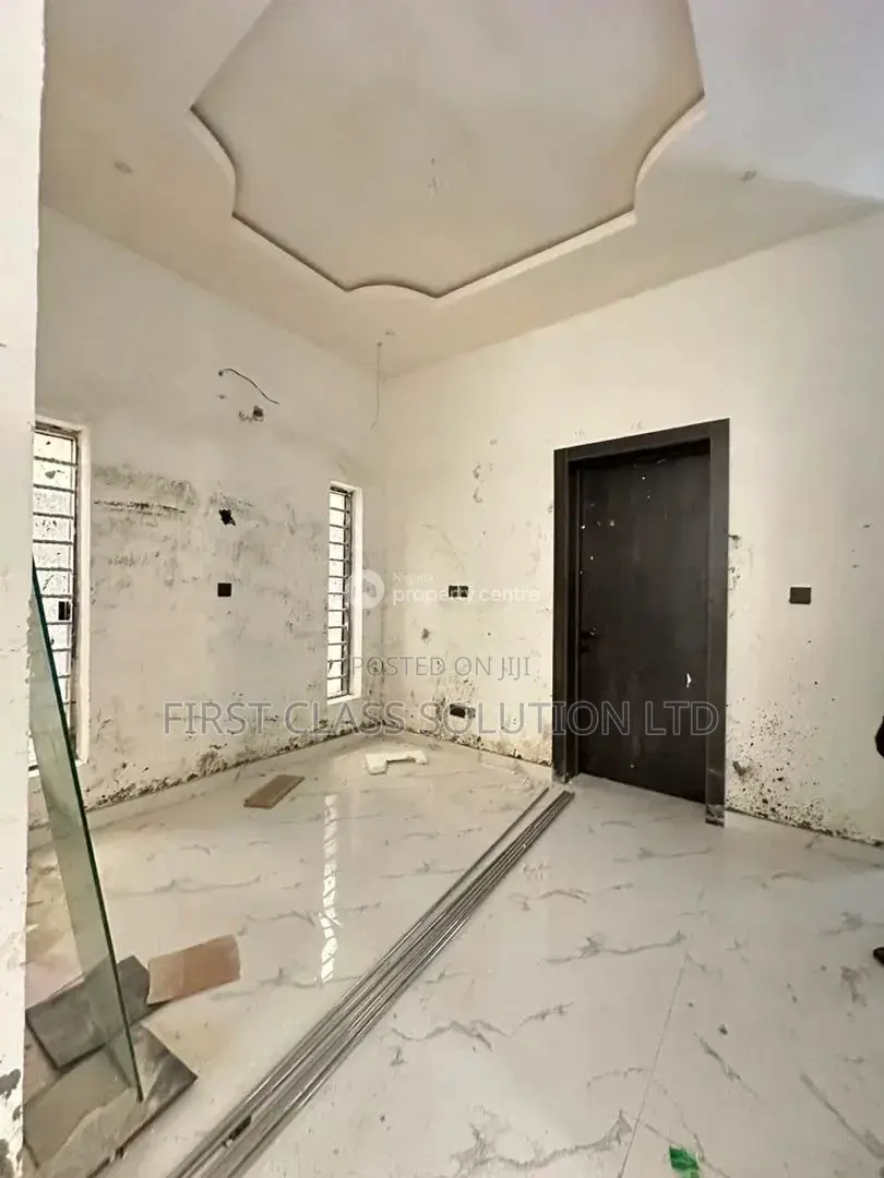 5bdrm Duplex in Lekki Phase 1 for sale in Lekki Phase 1