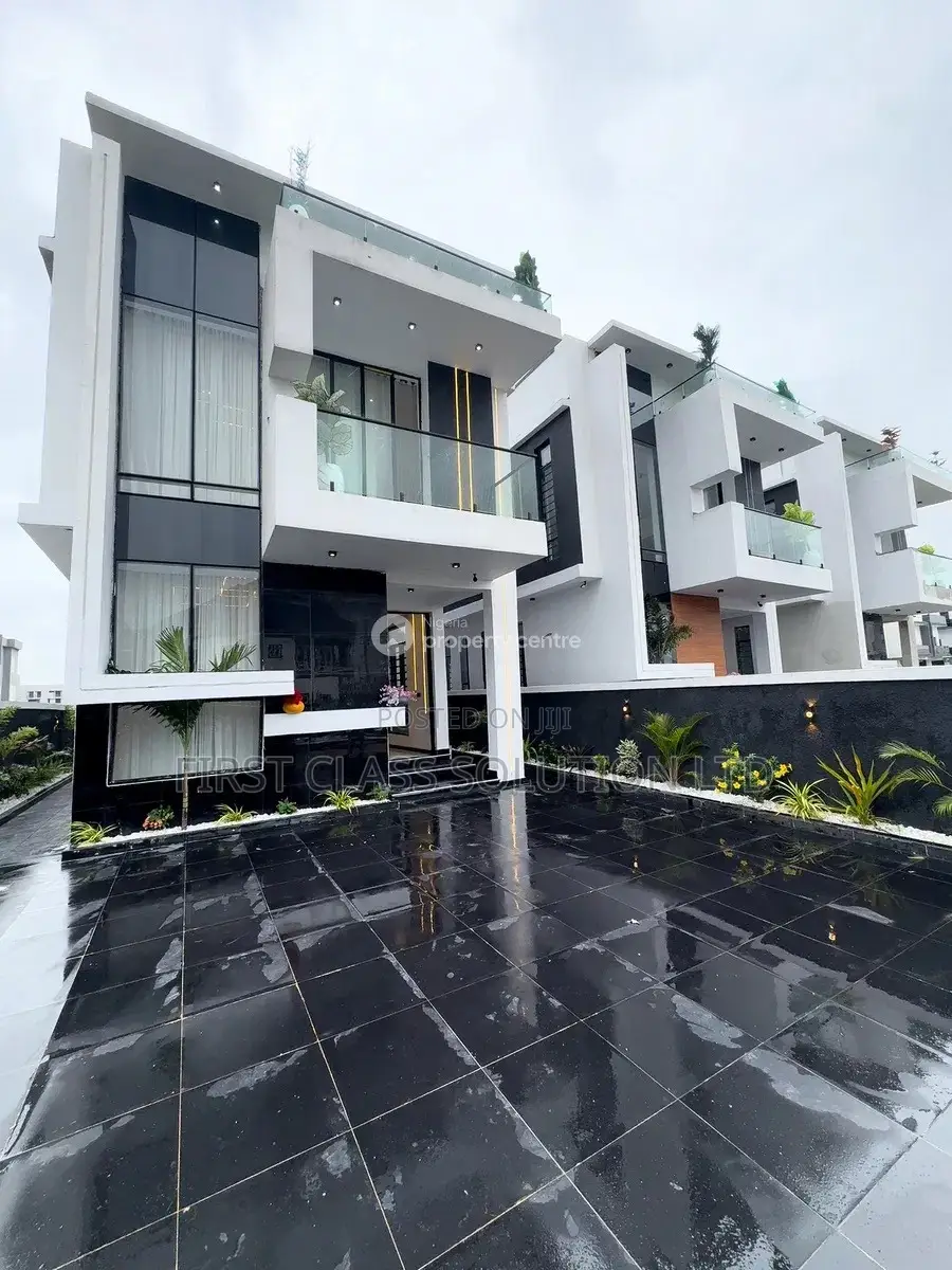 5bdrm Duplex in Ologolo for sale in Ologolo