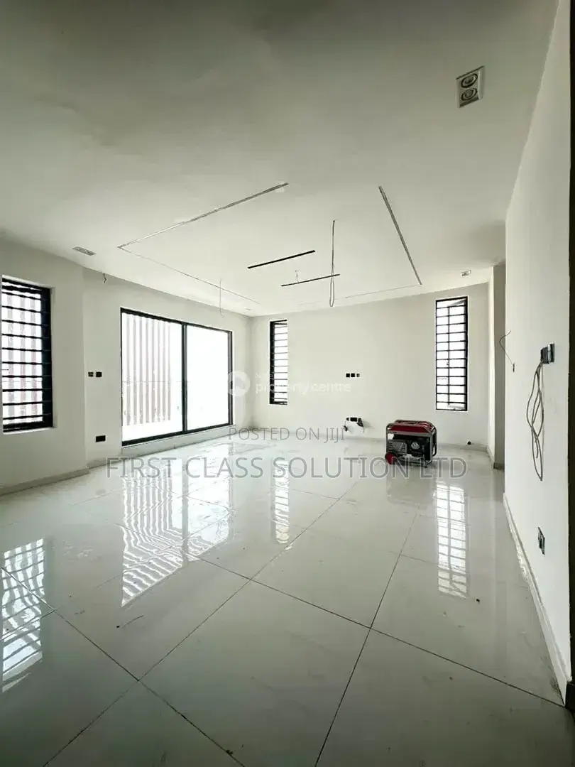 3bdrm Penthouse in Ikate for sale in Ikate