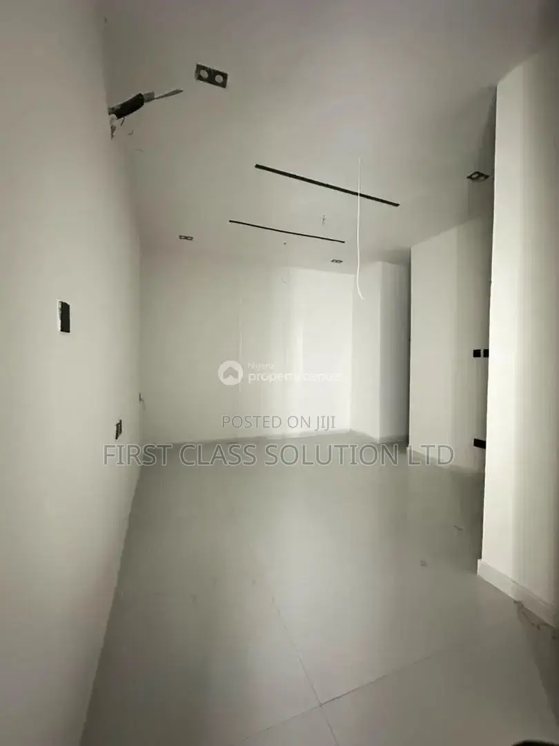 3bdrm Penthouse in Ikate for sale in Ikate