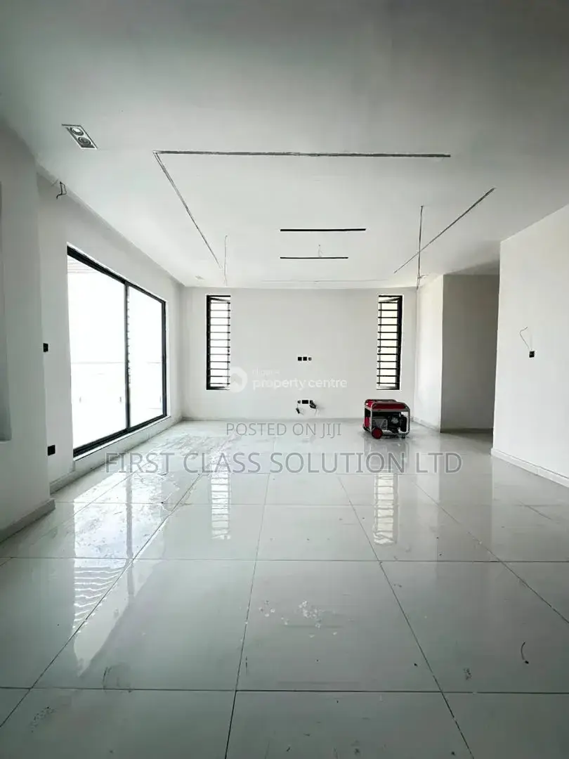 3bdrm Penthouse in Ikate for sale in Ikate