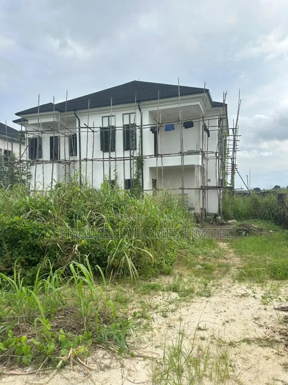 5bdrm Duplex in Nnpc Estate, New Layout for sale in New Layout