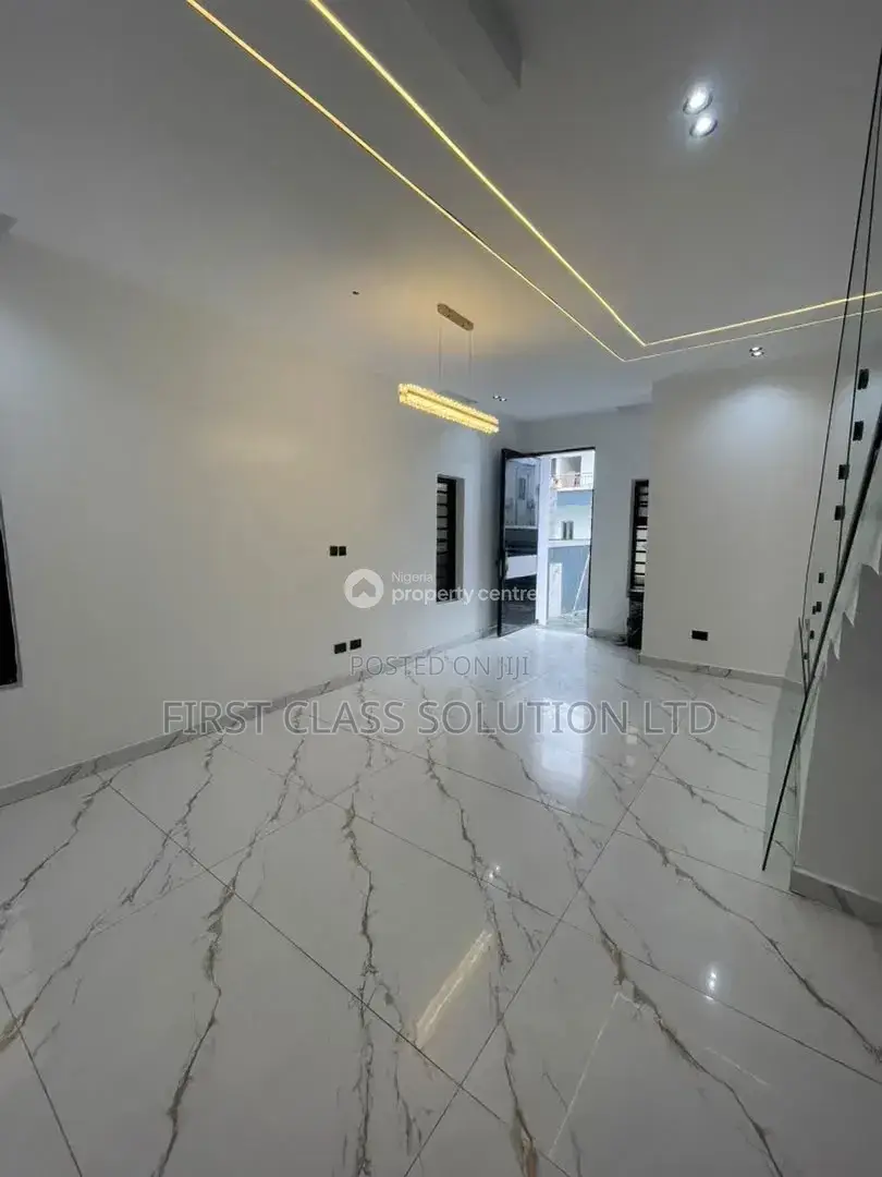 4bdrm Duplex in Ikota for sale in Ikota