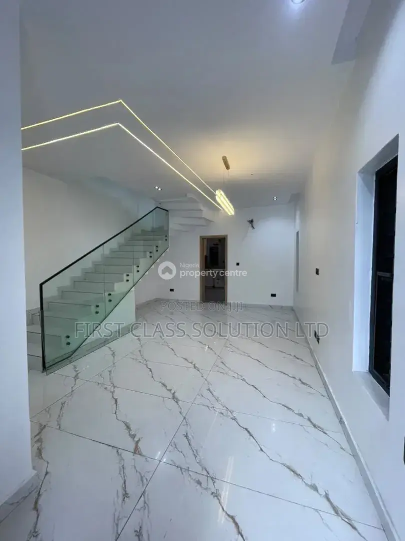 4bdrm Duplex in Ikota for sale in Ikota