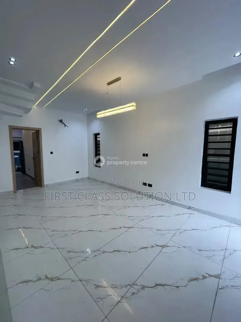 4bdrm Duplex in Ikota for sale in Ikota