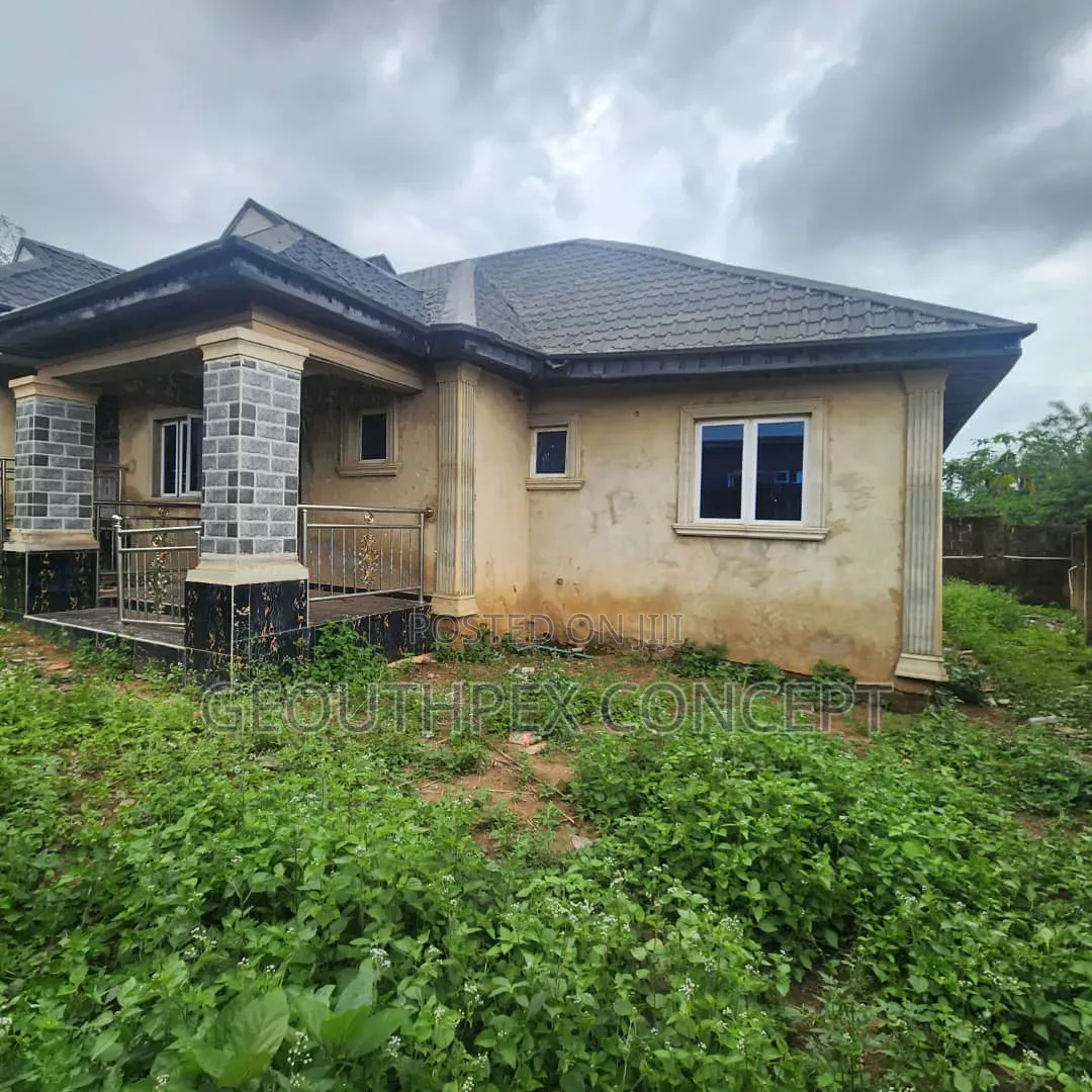 3bdrm Block of Flats in Ologuneru for sale in Ologuneru