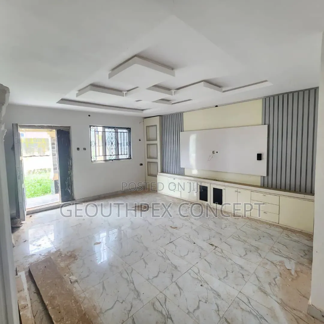 3bdrm Block of Flats in Ologuneru for sale in Ologuneru