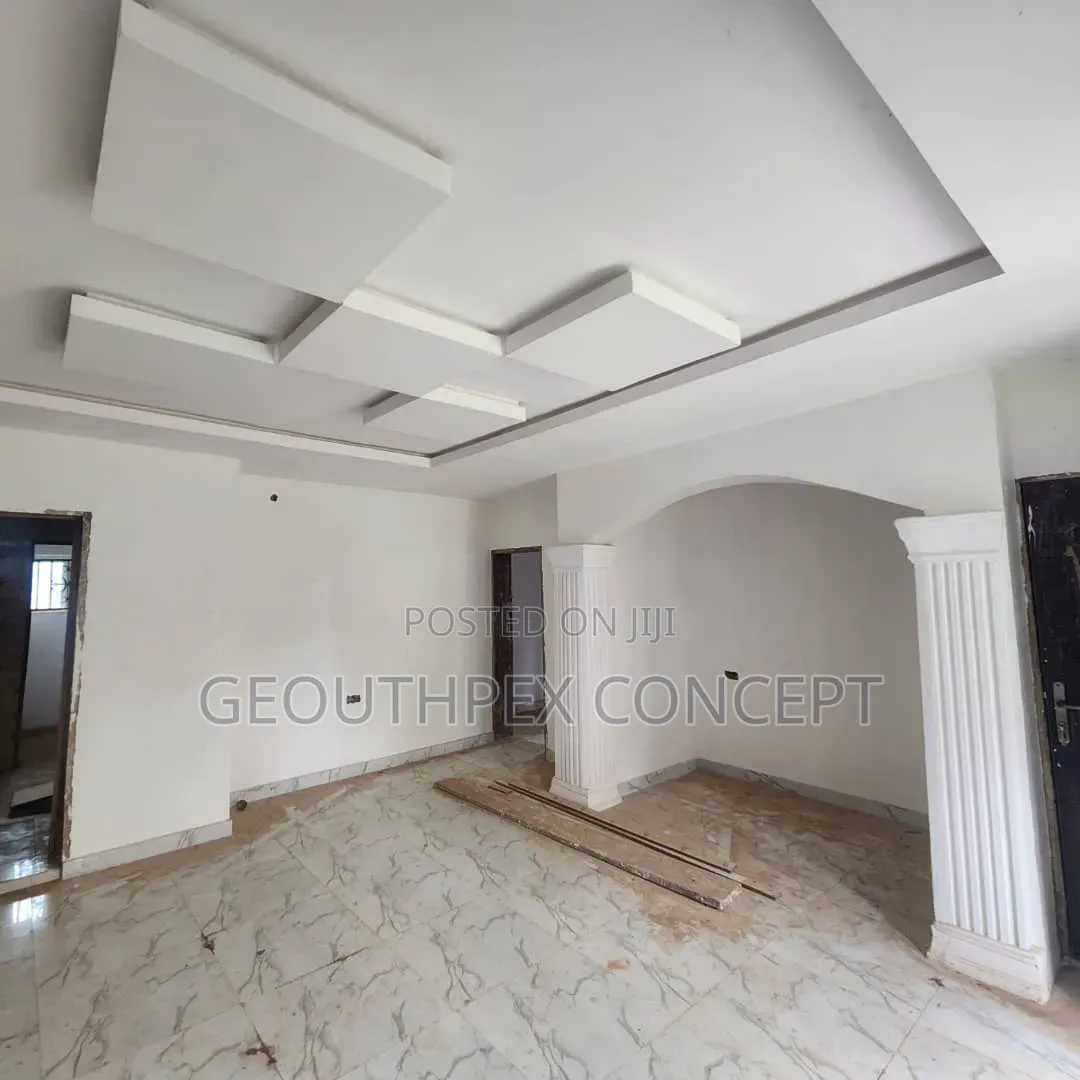 3bdrm Block of Flats in Ologuneru for sale in Ologuneru
