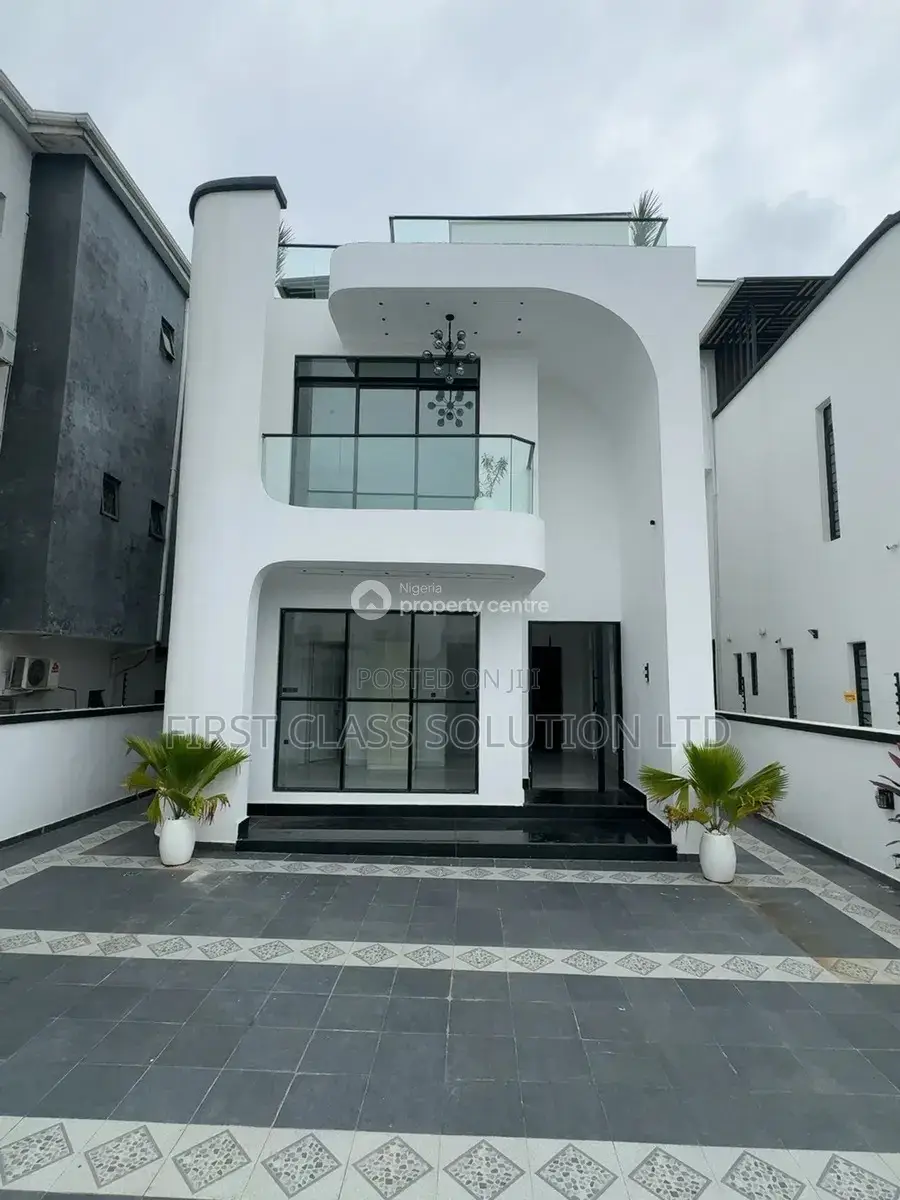 5bdrm Duplex in Ikate for sale in Ikate