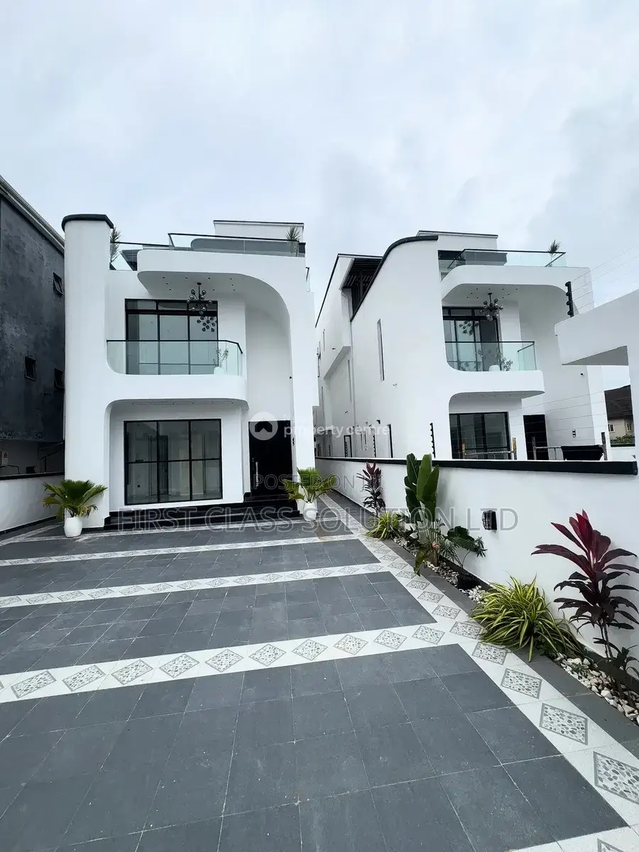 5bdrm Duplex in Ikate for sale in Ikate