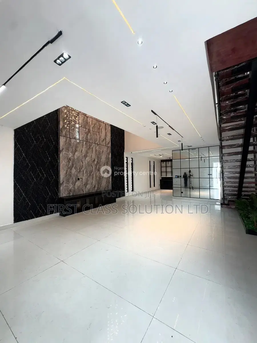 5bdrm Duplex in Ikate for sale in Ikate