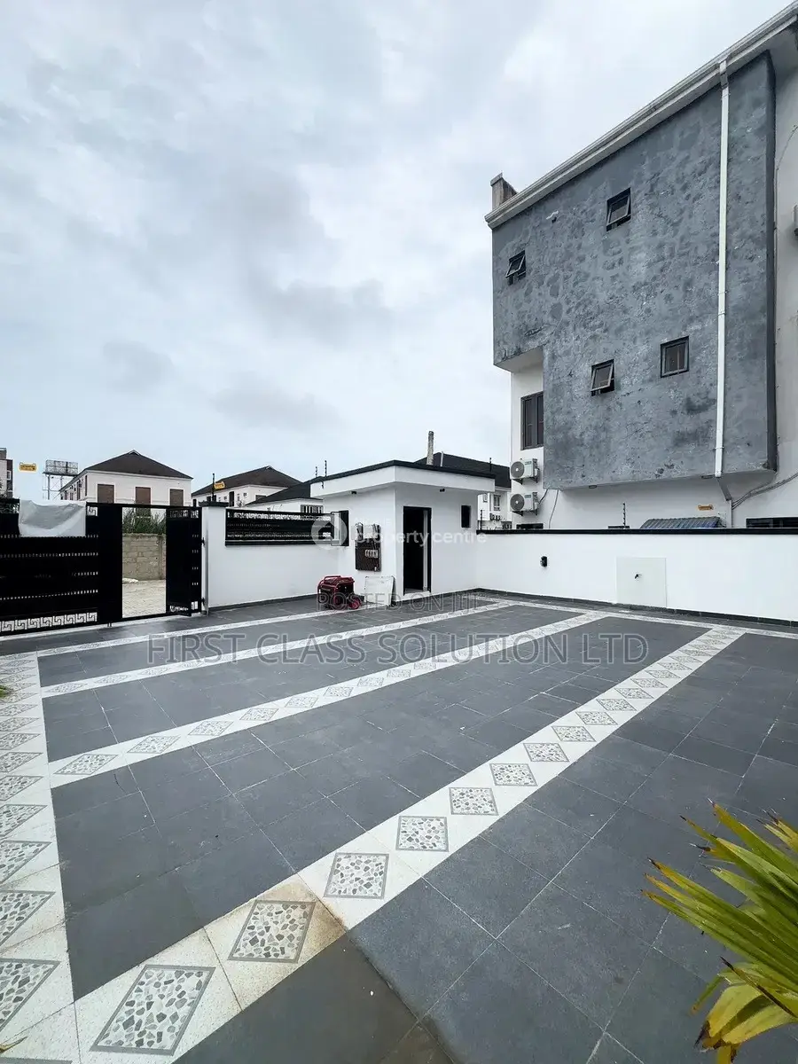 5bdrm Duplex in Ikate for sale in Ikate