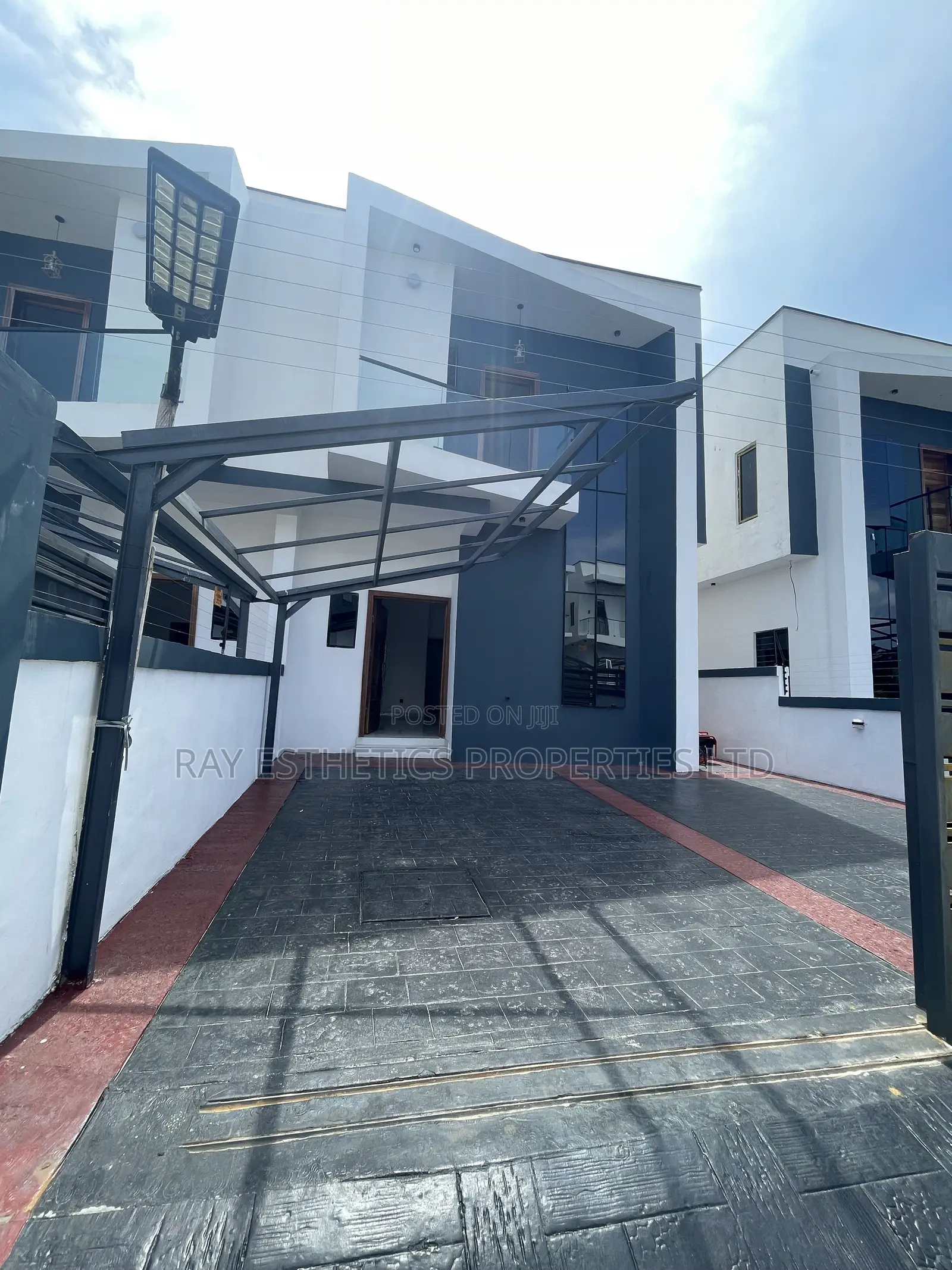 4bdrm Duplex in Off Lekki-Epe Expressway for sale in Off Lekki-Epe Expressway