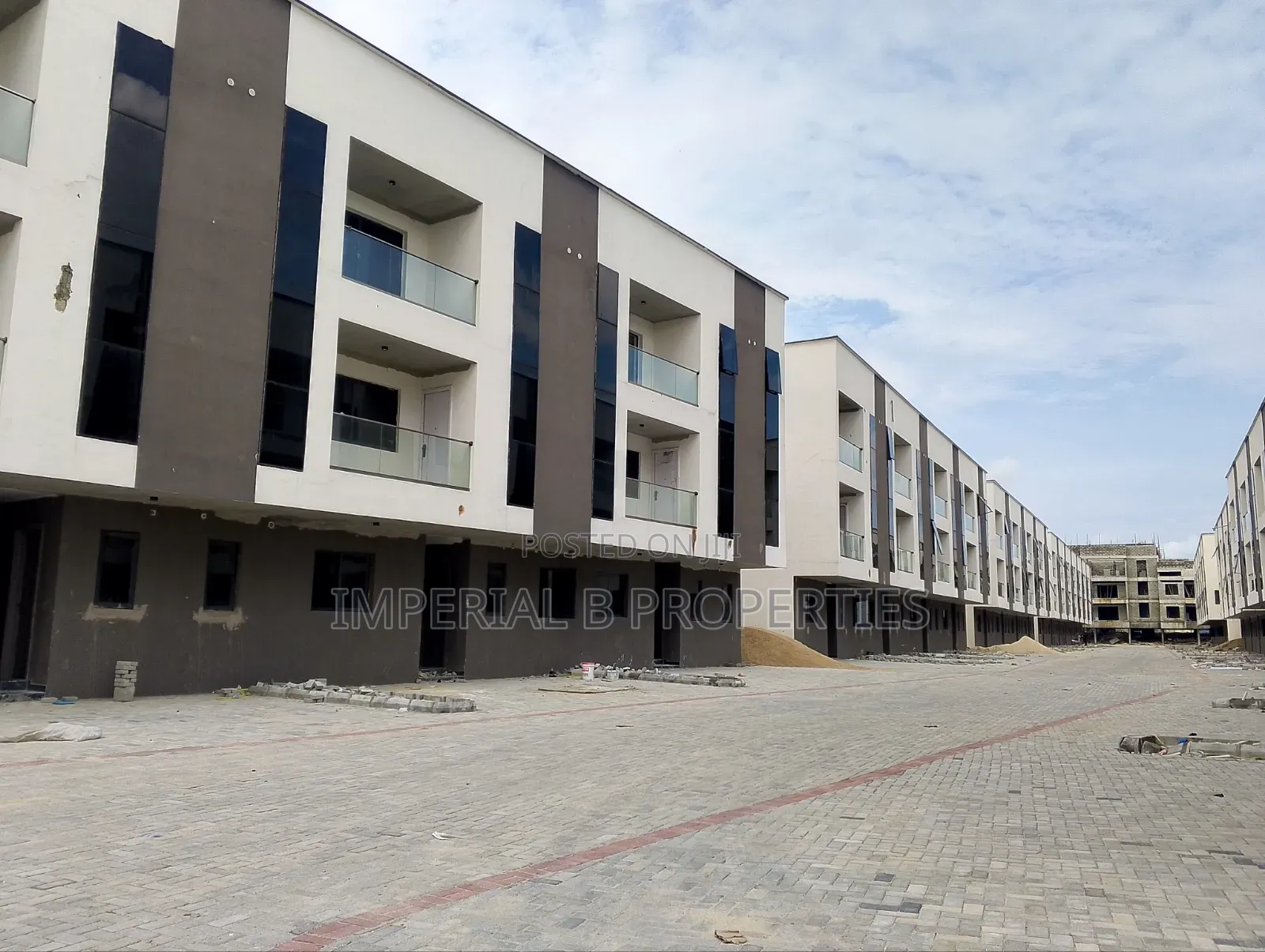 4bdrm Townhouse/Terrace in Kingswood Estate, Lekki Phase 1 for sale in Lekki Phase 1