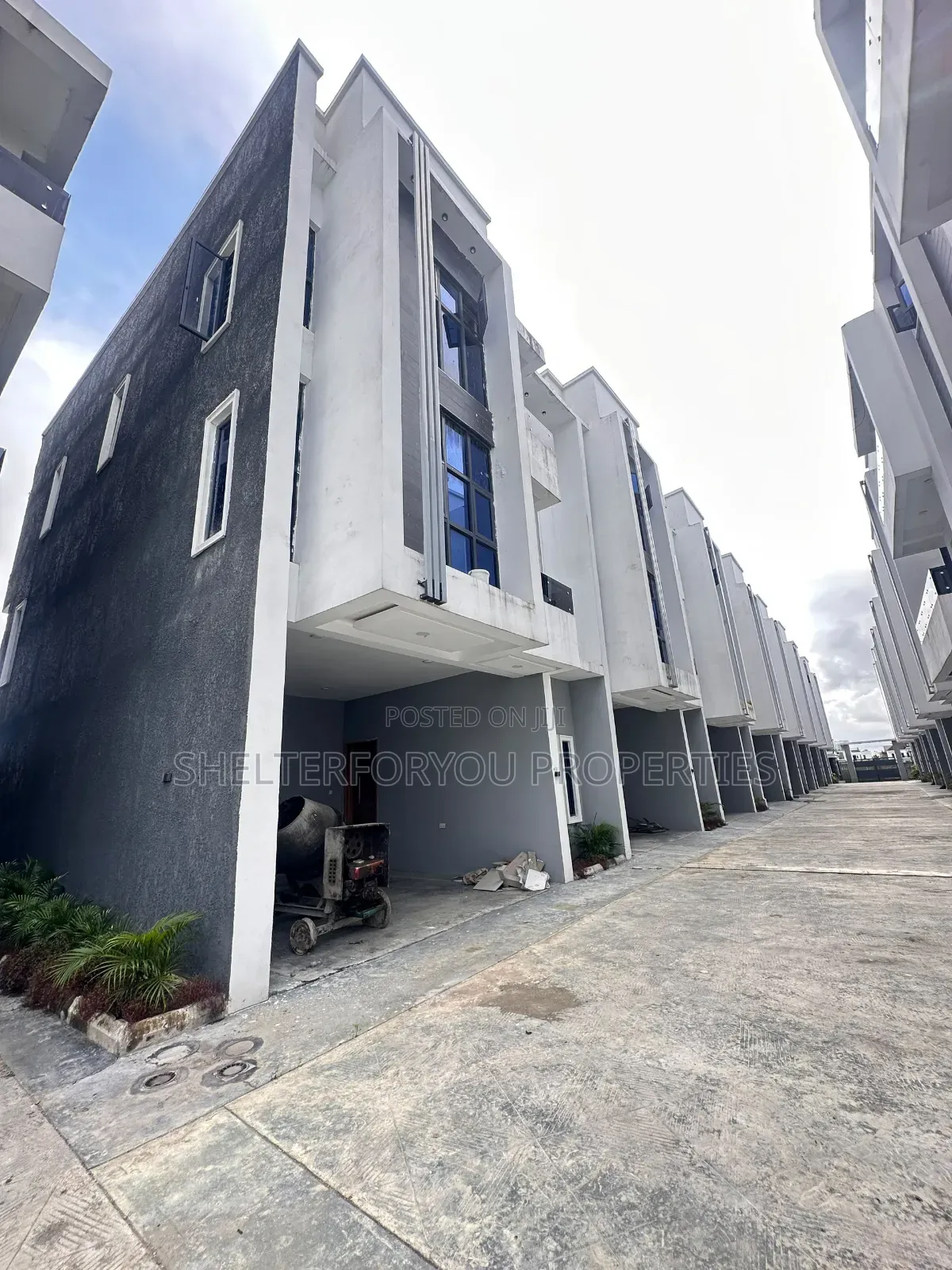 4bdrm Duplex in Ikate for sale in Ikate