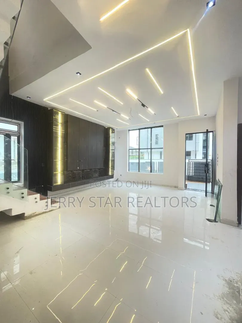 4bdrm Duplex in Prestigious Estate, Off Lekki-Epe Expressway for sale in Off Lekki-Epe Expressway