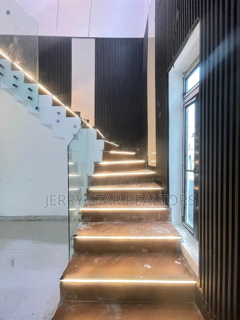 4bdrm Duplex in Prestigious Estate, Off Lekki-Epe Expressway for sale in Off Lekki-Epe Expressway