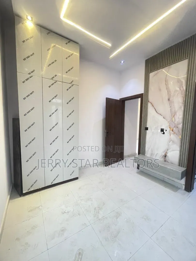 4bdrm Duplex in Prestigious Estate, Off Lekki-Epe Expressway for sale in Off Lekki-Epe Expressway