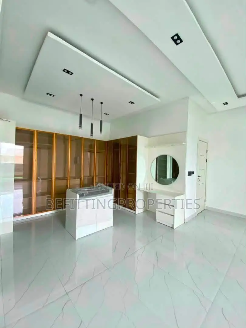 5bdrm Duplex in Chevron for sale in Chevron