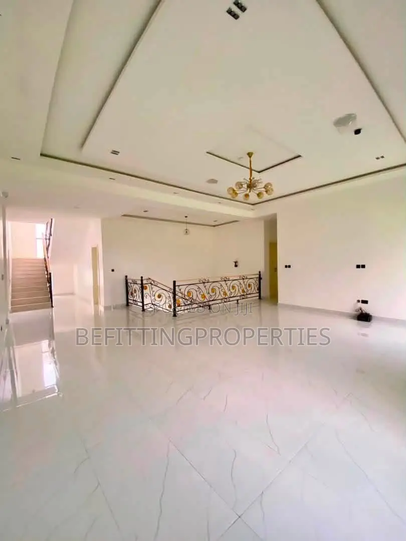 5bdrm Duplex in Chevron for sale in Chevron