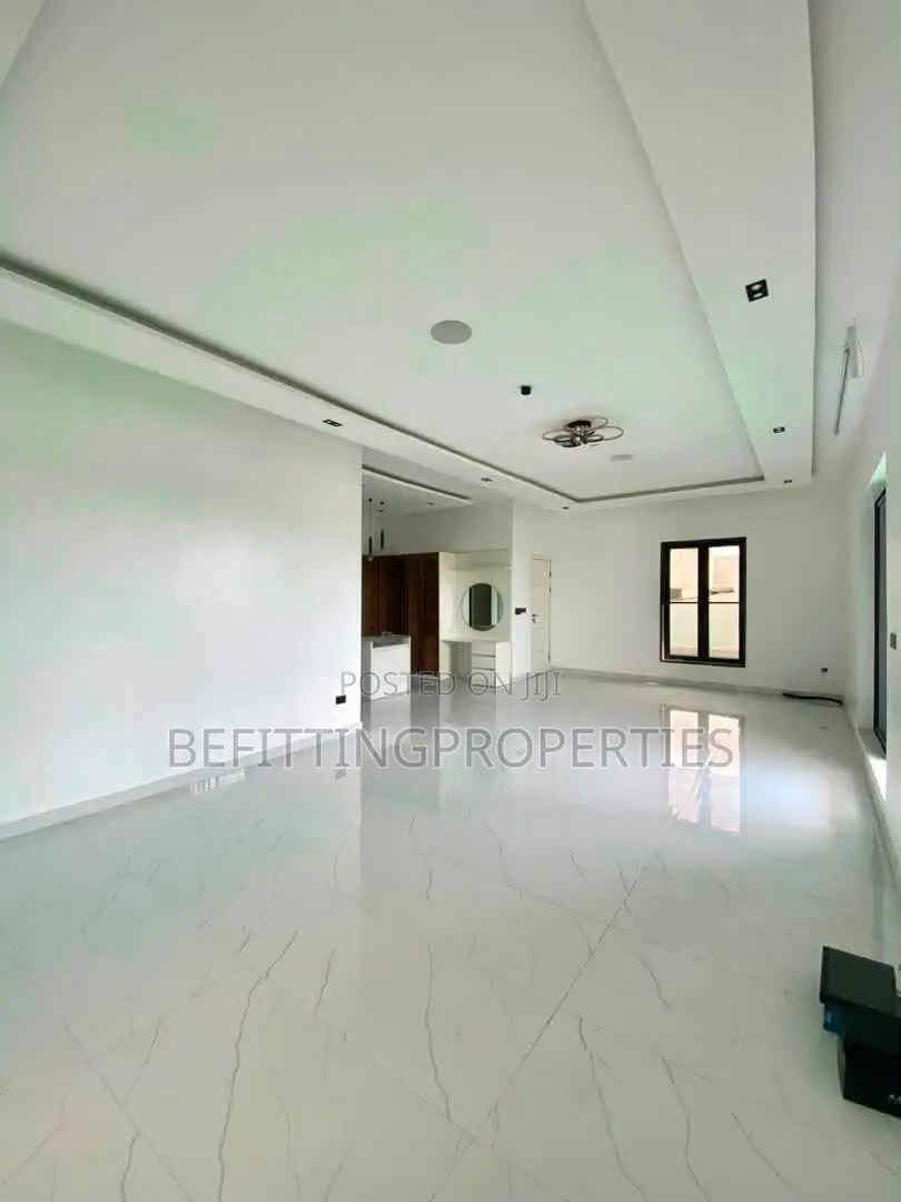 5bdrm Duplex in Chevron for sale in Chevron