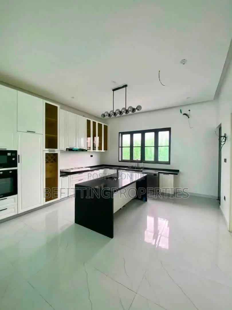 5bdrm Duplex in Chevron for sale in Chevron