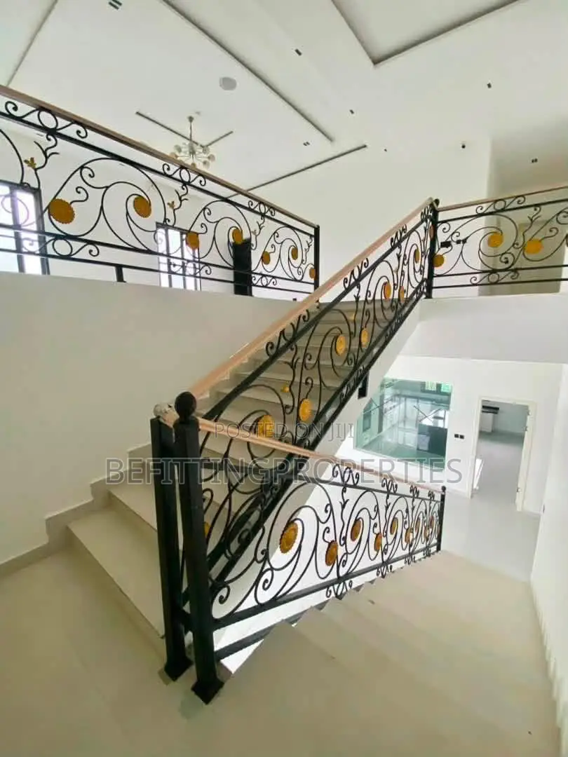 5bdrm Duplex in Chevron for sale in Chevron