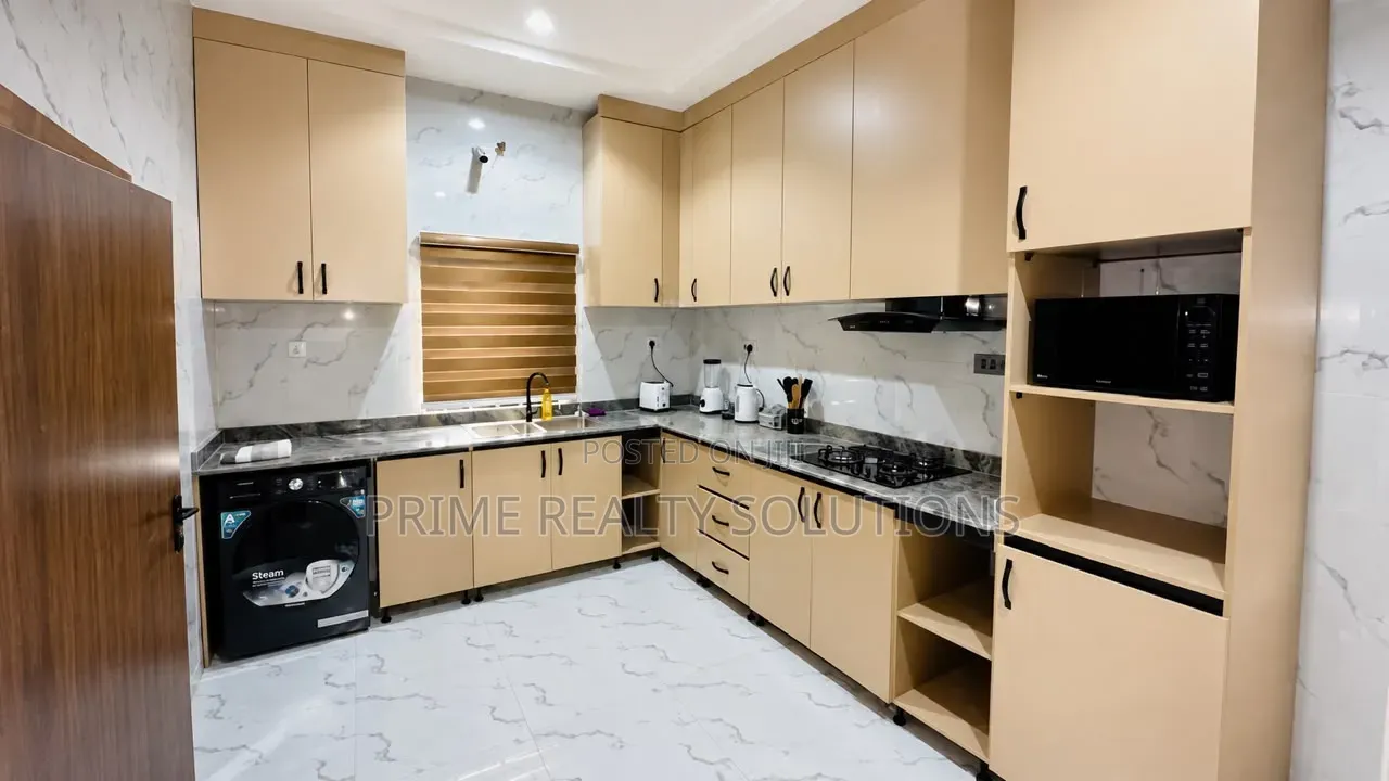 2 Bedroom Maisonette With Sea View in Ikate
